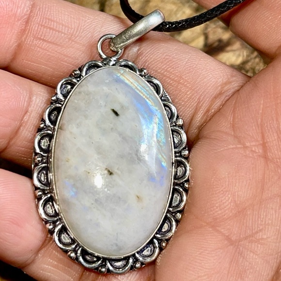 Beautiful Set of Rainbow Moonstone Pendant & Earrings - Picture 4 of 9